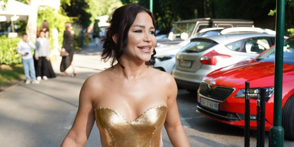 "Idu van zemlje i tamo se drogiraju sa strancima": Skandal - Pevačica raskrinkala koleginice