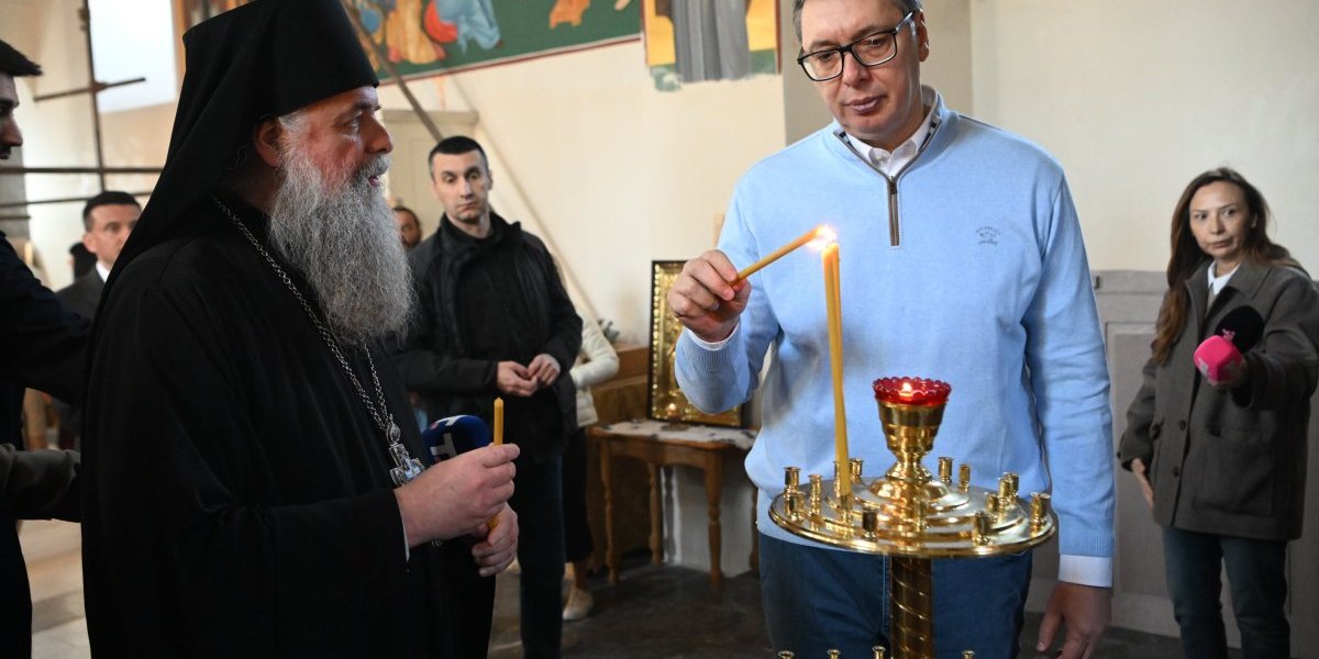Vučić u manastiru Pinosava sa arhimandritom Petrom