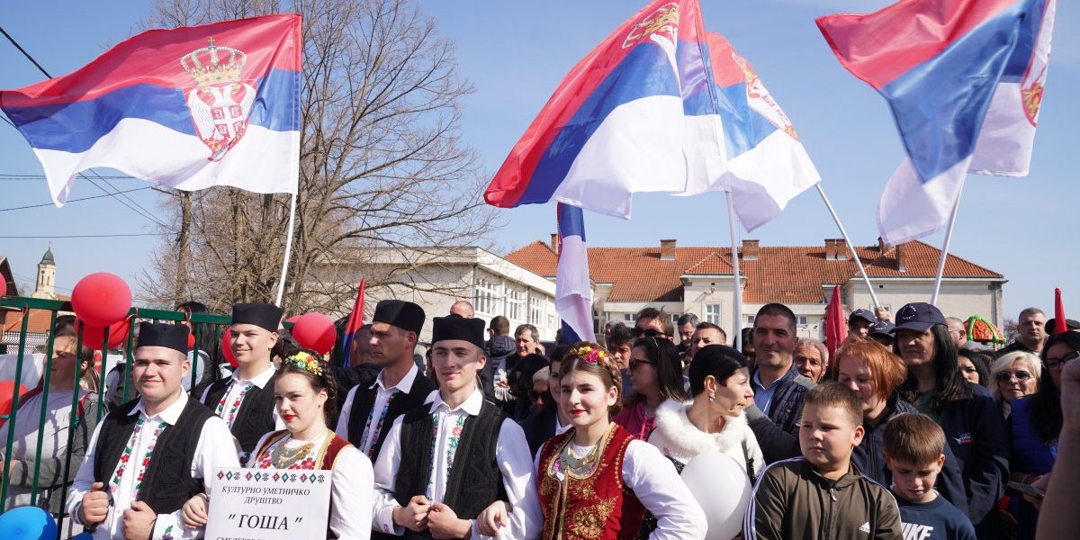 Azanja dočekala Vučića raširenih ruku