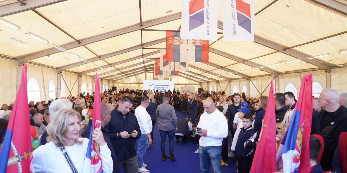 Azanja dočekala Vučića raširenih ruku