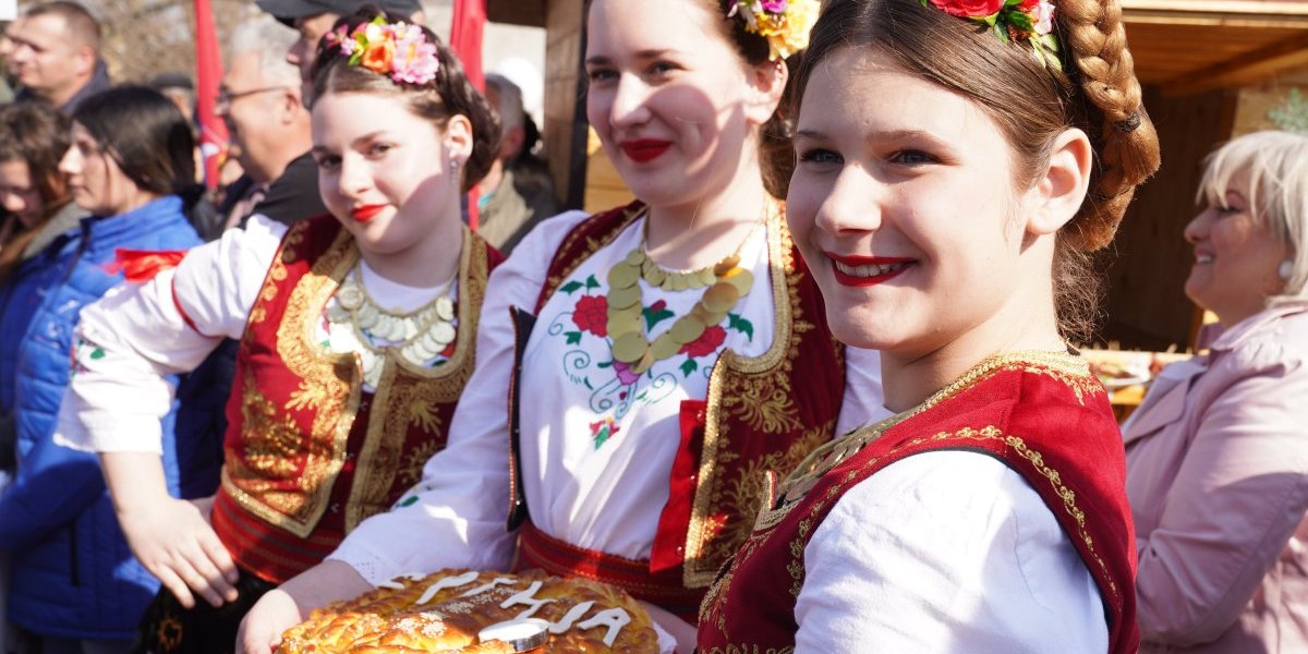 Azanja dočekala Vučića raširenih ruku