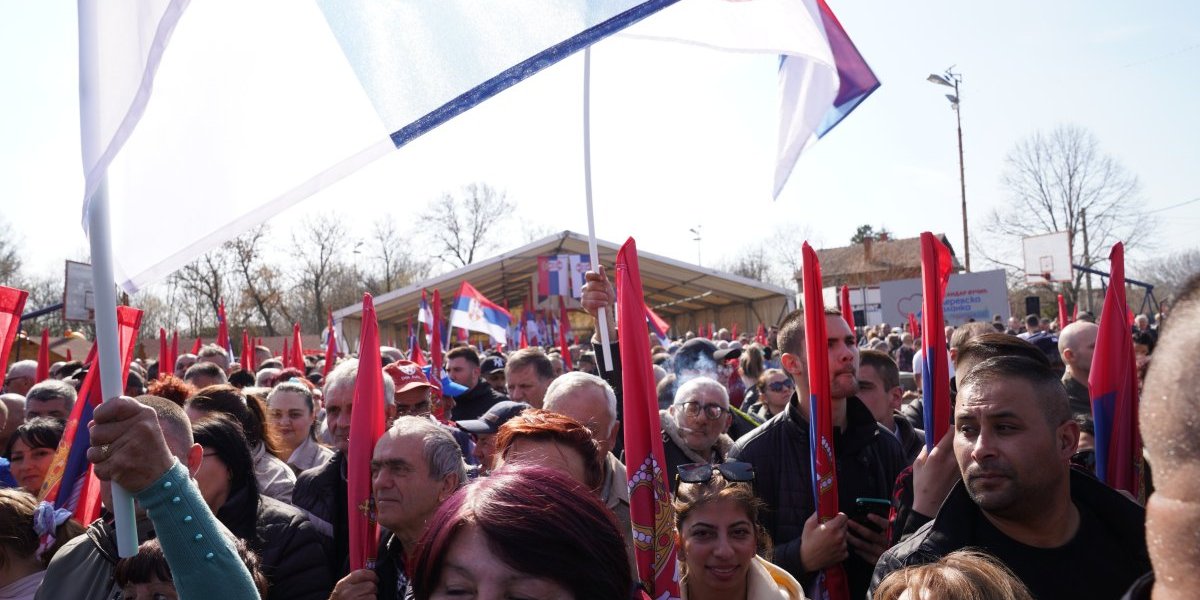 Azanja dočekala Vučića raširenih ruku