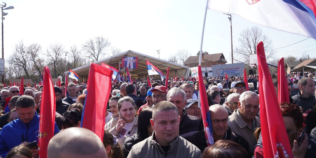 Azanja dočekala Vučića raširenih ruku