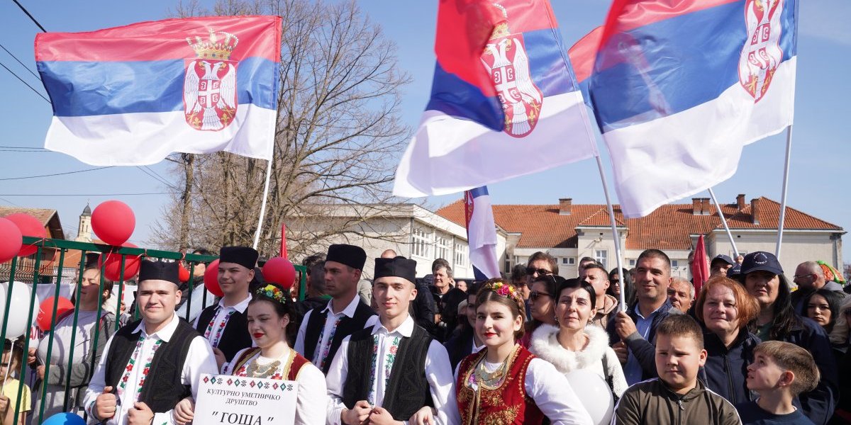 Azanja dočekala Vučića raširenih ruku