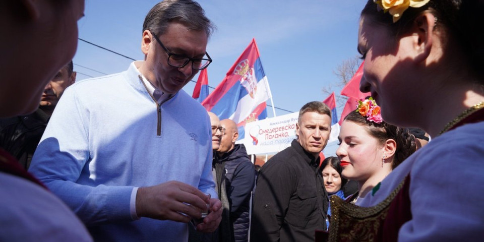"Žele da nam unište sve!" Vučić održao govor u Azanji: Oni su vam ukidali i zatvarali fabrike, a ja sam ih dovodio u Palanku