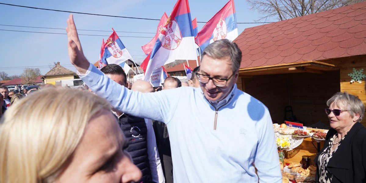 Vučić u Azanji