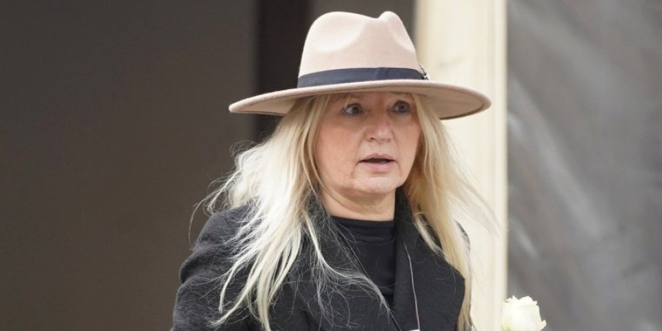 "Odveo me je na psihijatriju, na F odeljenje": Čuvena Srpkinja zbog pevača završila u ludnici