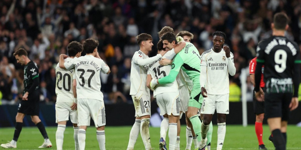 Ljudi, imamo goool godine: Majstorija fudbalera Reala sa 70 metara (VIDEO)