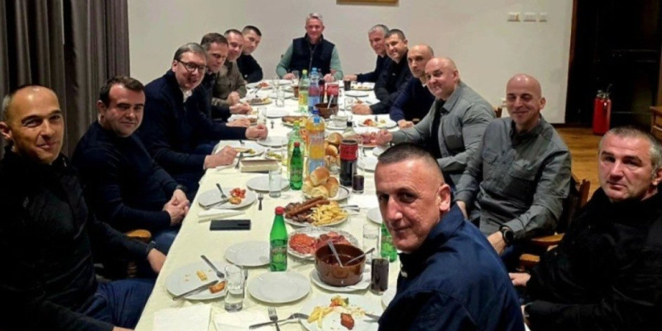 "Uz ovakve ljude, čovek zna da nije sam": Vučić objavio fotografiju s "Kobrama" (FOTO)