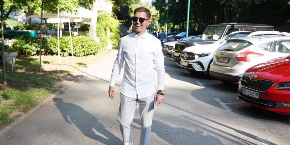 Pevač (39) ima zdravstveni problem: Nije mogao da nastupa zbog ovoga