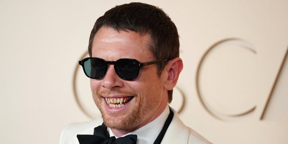 Glumac na Oskare došao sa vampirskim zubima - Svi gledali u njegove očnjake (FOTO)