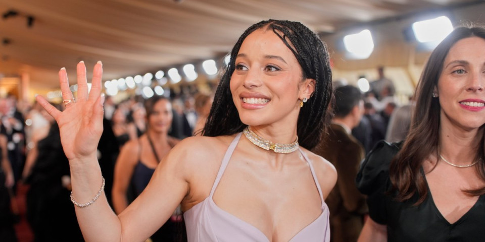 Crveni tepih u plamenu: Čejs Infiniti zasenila sve modne ikone Oskara - haljina pravljena 750 sati (FOTO)