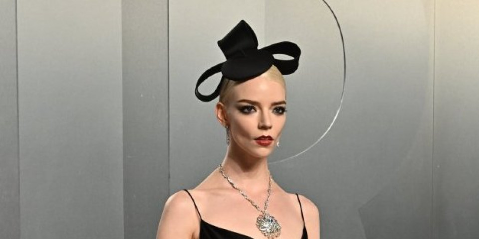 Da li je zaboravila haljinu kod kuće? Anja Tejlor-Džoj na Oskar zabavi u kombinaciji koja raspaljuje maštu (FOTO)