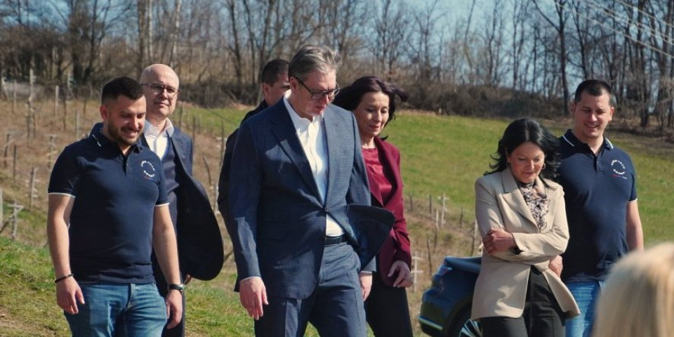 Vučićeva poruka odzvanja: Najvažnije da se ujedinimo i sačuvamo državu i porodicu