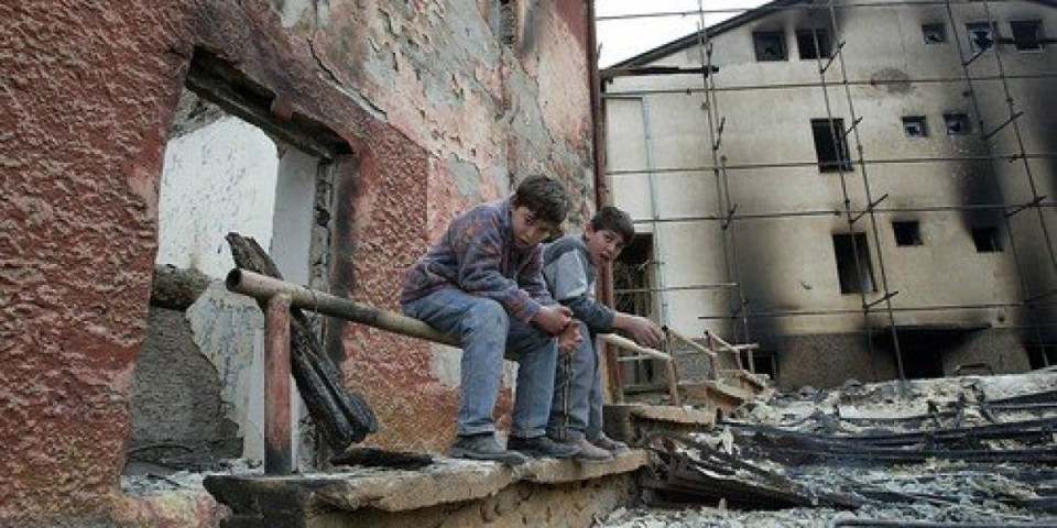 Proterano na hiljade Srba, uništene svetinje: Crkva podsetila na napad albanskih ekstremista (FOTO)