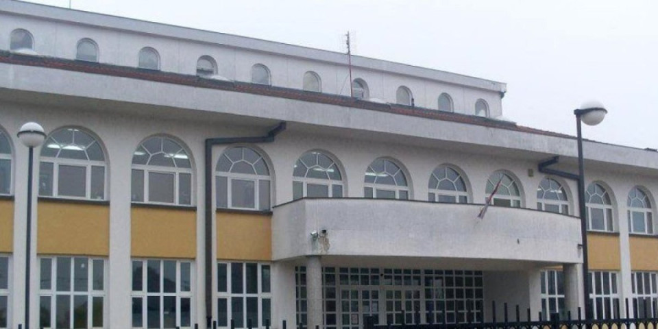 Panika zbog oružja u školi kod Šapca: Pretio vršnjacima da će se razračunati