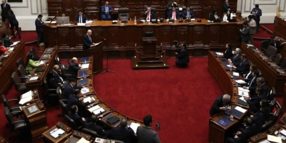 Na ivici ambisa! Premijerka ove države oborila celu vladu kao kulu od karata - narod u velikoj panici