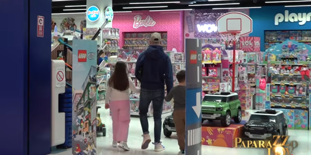 Marko Gačić sa decom