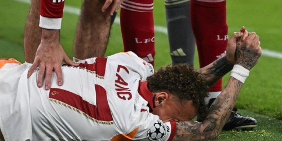 Uznemirujuće: Jeziva scena u Ligi šampiona, fudbaler ostao bez pola prsta, vrištao od bolova (VIDEO/FOTO)