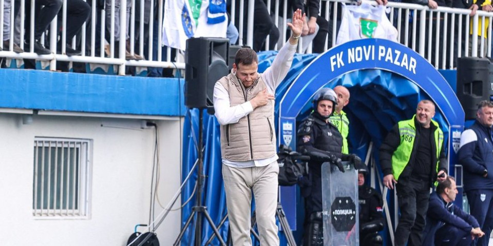 Lalatović napravio šou na Ramazanskom turniru: Popeo se na sto i izazvao gromoglasne reakcije