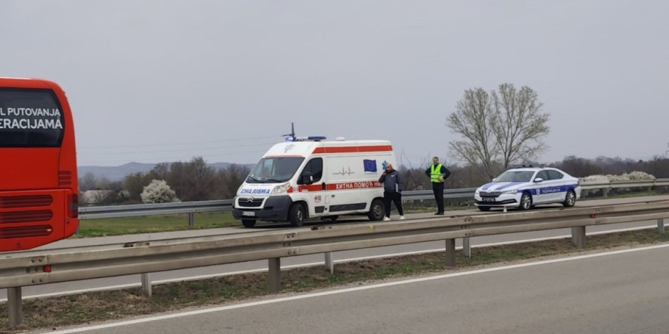 Poznato stanje povređenih u teškoj nesreći na auto-putu: Četvoro u bolnici, najmlađa devojka od 25 godina (FOTO/VIDEO)