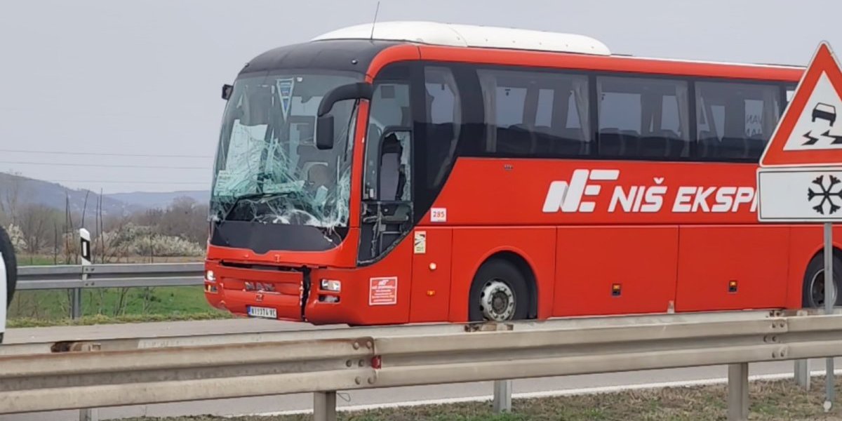 Autobus "Nišeksresa"