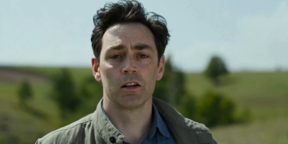 Sve o zvezdi filma "Žetva": Britanski glumac koji donosi potresnu priču o "Žutoj kući"