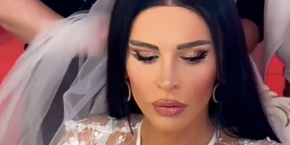 Upoznali novog "tatu": Transrodnoj pevačici sin i ćerka došla na venčanje