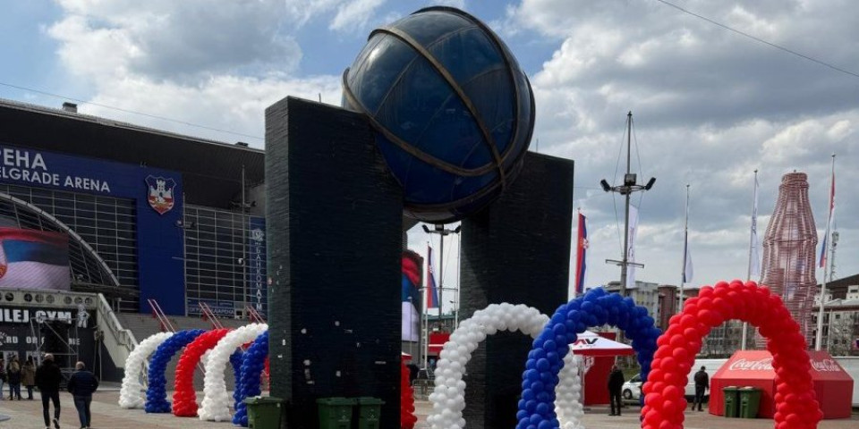 Sve je spremno: Ovako izgleda prostor ispred Arene pred večerašnji spektakularan miting (VIDEO)