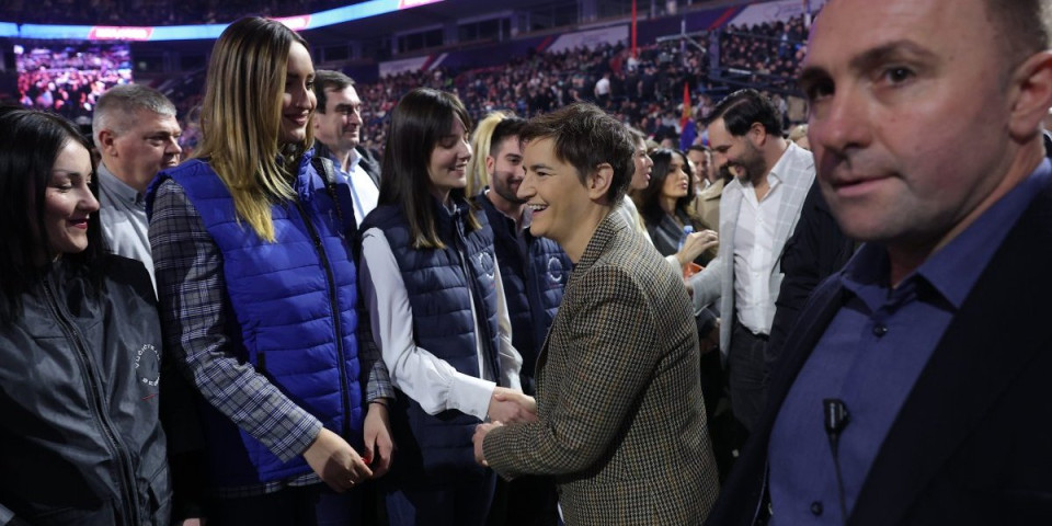 (VIDEO) Anu Brnabić savladale emocije: Evo šta je rekla na skupu SNS-a u Beogradskoj areni, gde boravi više od 60.000 ljudi