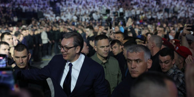 Narod spreman za istorijski skup- Vučić poručio: Za složnu Srbiju, mi smo jedna porodica!