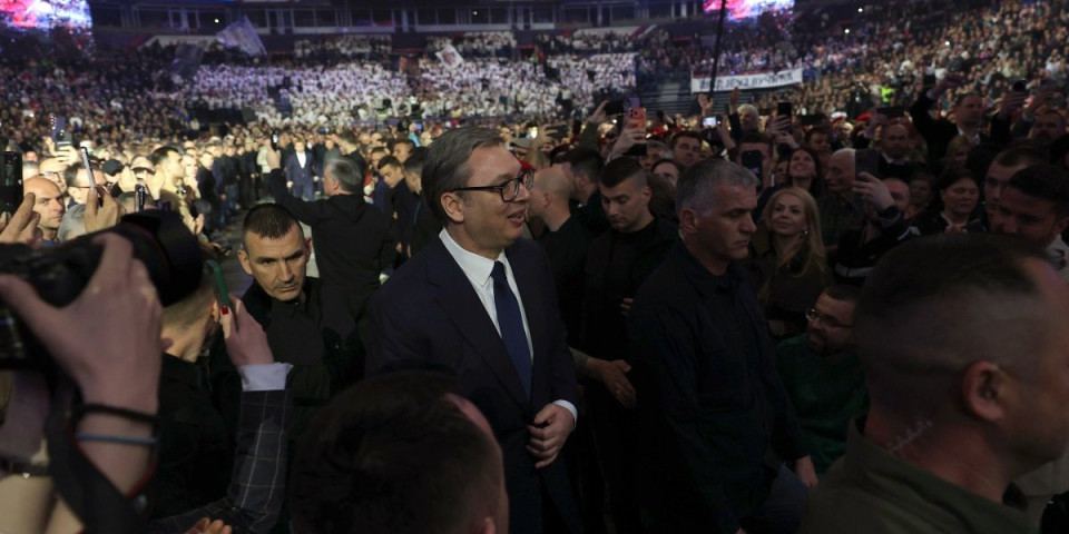 Blokaderi, gledajte i plačite! Ovako je narod dočekao Vučića, nezapamćena podrška predsedniku (VIDEO)