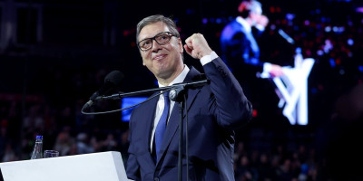 Vukan se danas doterao i rešio da izvede tatu: Vučić prvi put objavio snimak najmlađeg sina na društvenim mrežama (VIDEO)