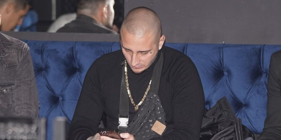 "Ustanem u 9, u 11 sam već pijan": Pevač šokirao, progovorio o borbi sa depresijom