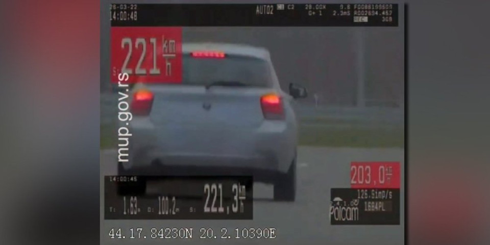 Divljanje po moto-putu: Pogledajte bahatost ovog vozača