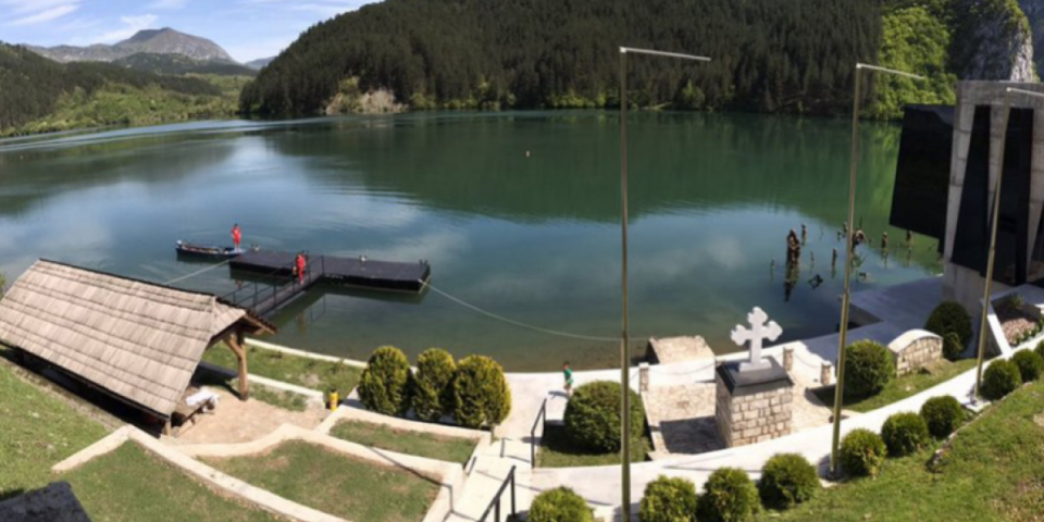 "Samo se  ženska kosa videla u Drini, ljudi su skakali, deca mučki ubijana": Danas je godišnjica zločina, koji je dugo bio u senci