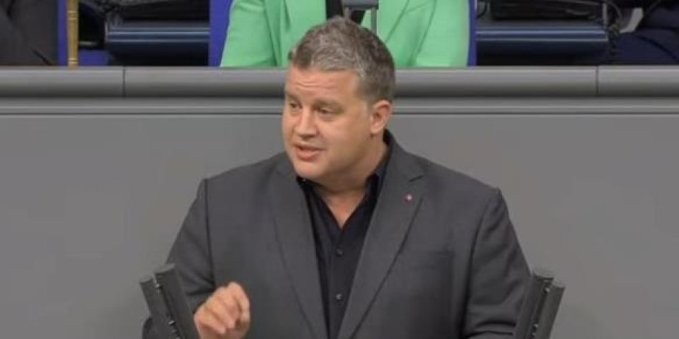 Lekari nisu mogli ništa: Nemački političar se srušio na stazi i preminuo! Smrt potresla Nemačku, tragedija u Bundestagu (VIDEO)