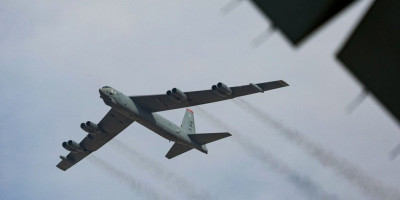 Sledi veliki udar?! Bombarder se munjevito približ