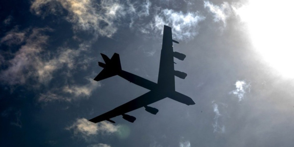 Američki bombarder poslao signal za pomoć! Drama B-52 iznad Britanije!