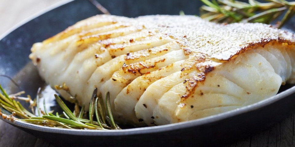 Grčki bakalar sa skordeljom: Posni klasik koji spaja hrskavu ribu i kremasti pire od belog luka