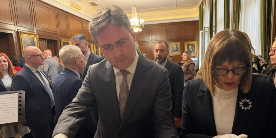 Selaković u Matici srpskoj na zasnivanju "Poklon biblioteke Rusije" i otvaranju izložbe