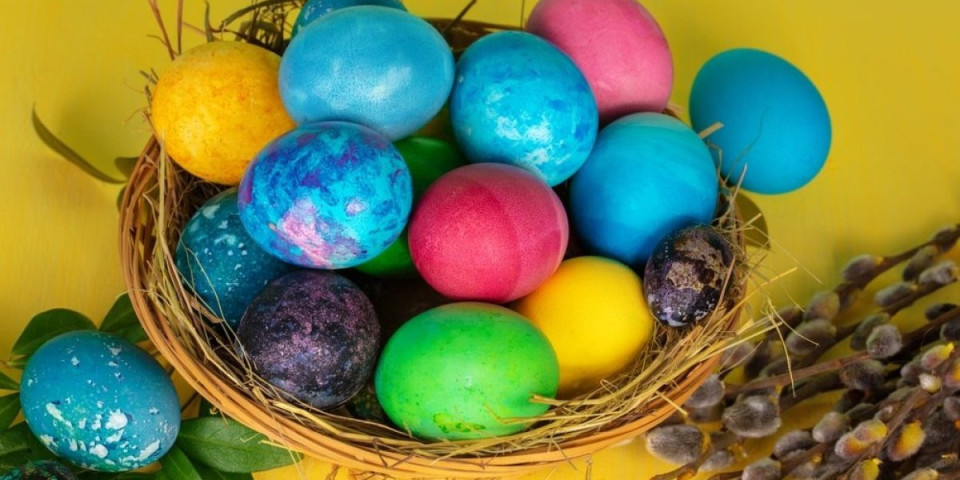 Magična vaskršnja jaja: Jednostavna ombre tehnika za prelepe nijanse (VIDEO)