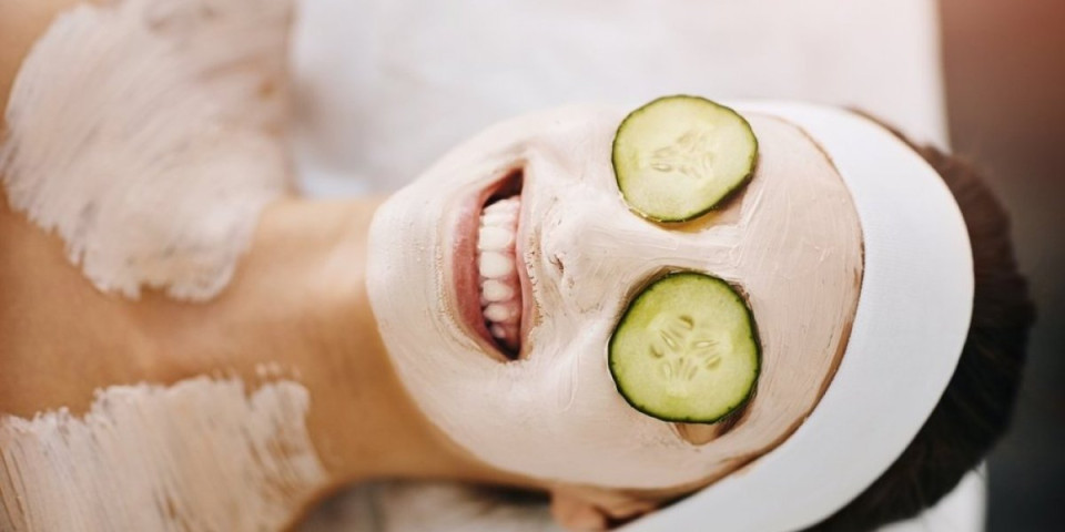 Briše podočnjake za 15 minuta: Zaboravite skupe kreme - treba vam samo 1 povrće