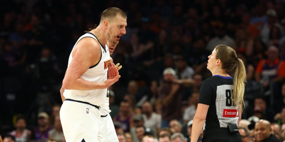 Jokić poludeo, nikad ovako nije bio besan: Prišao je ženi i sve joj sasuo u lice (VIDEO)