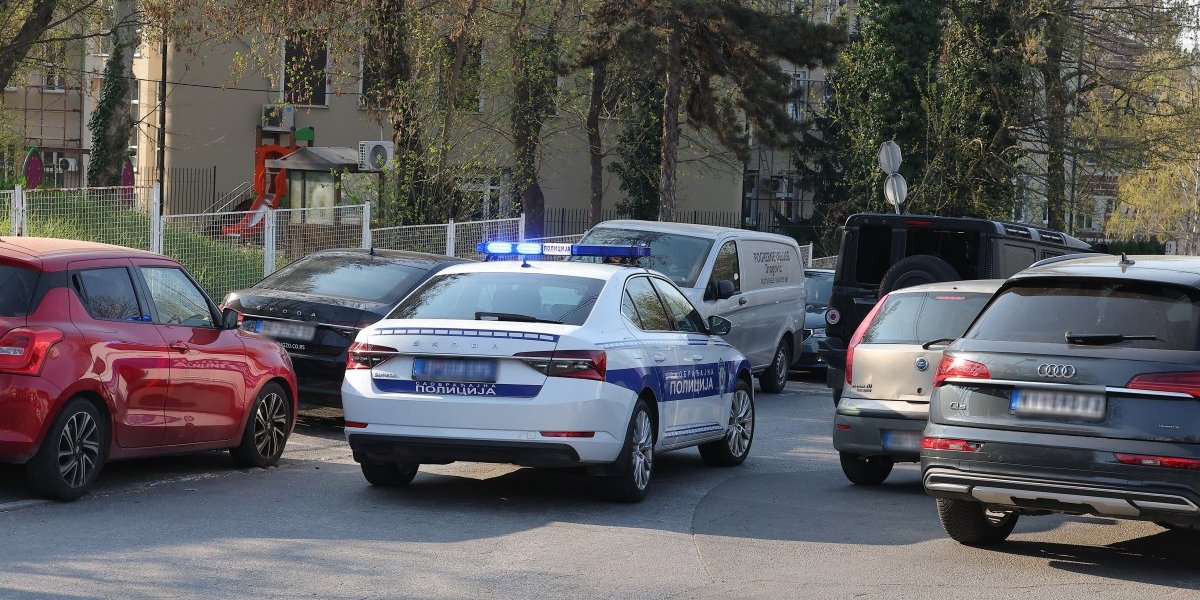 Policija prati Kostu