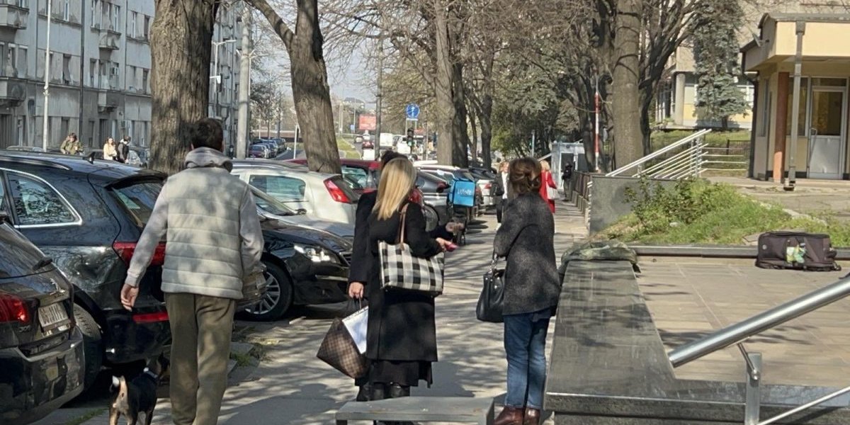 Roditeji žrtava ulaze u Sud