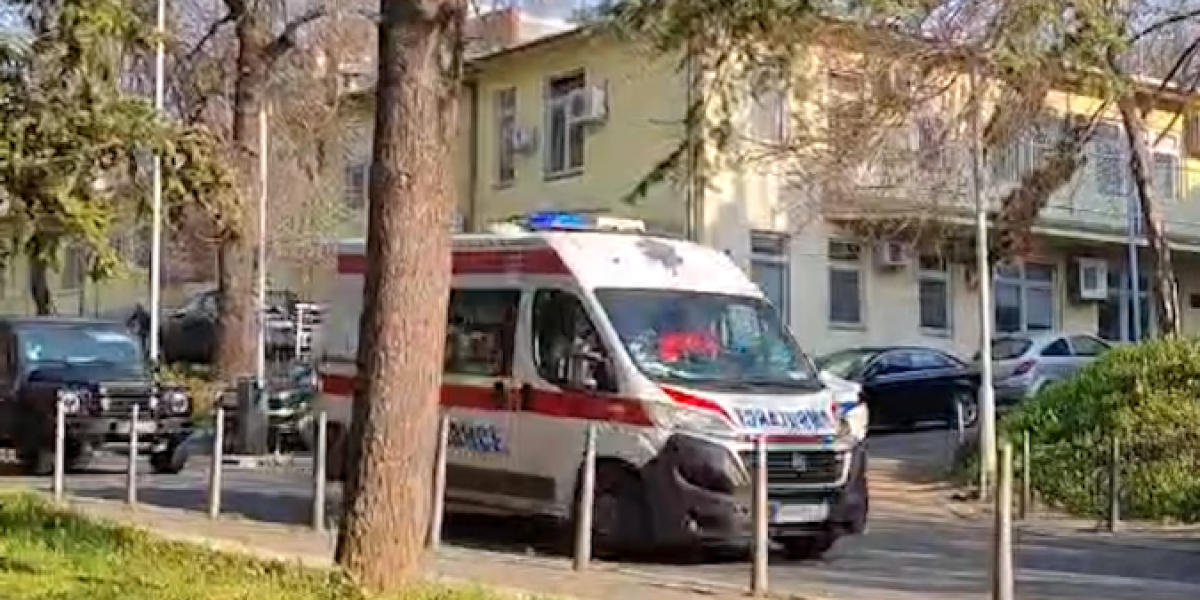 Kosta K. u ambulantnim kolima