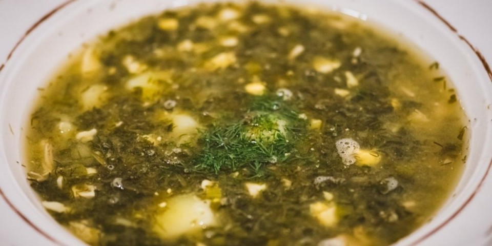 Prolećna čorba od koprive: Kremasta, hranljiva i spremna za manje od sat vremena