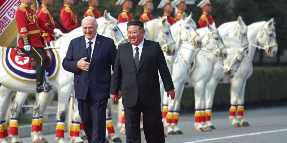 Istorijska poseta u jeku tenzija: Lukašenko doputovao u posetu Kim Džong Unu (FOTO)