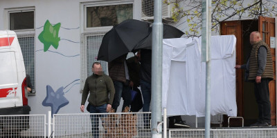 PRVE FOTOGRAFIJE DEČAKA UBICE! Kosta K. rukama prekrio glavu, pa utrčao u bolnicu (FOTO)